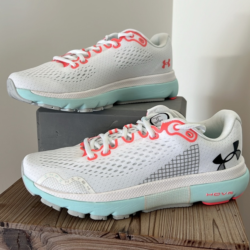NIB Women's Under Armour HOVR Infinite 4 Running Shoes - Picture 2 of 9